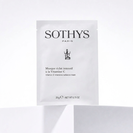 Masque éclat intensif en sachet blanc minimaliste avec logo Sothys noir et texte en noir épuré, 20g.