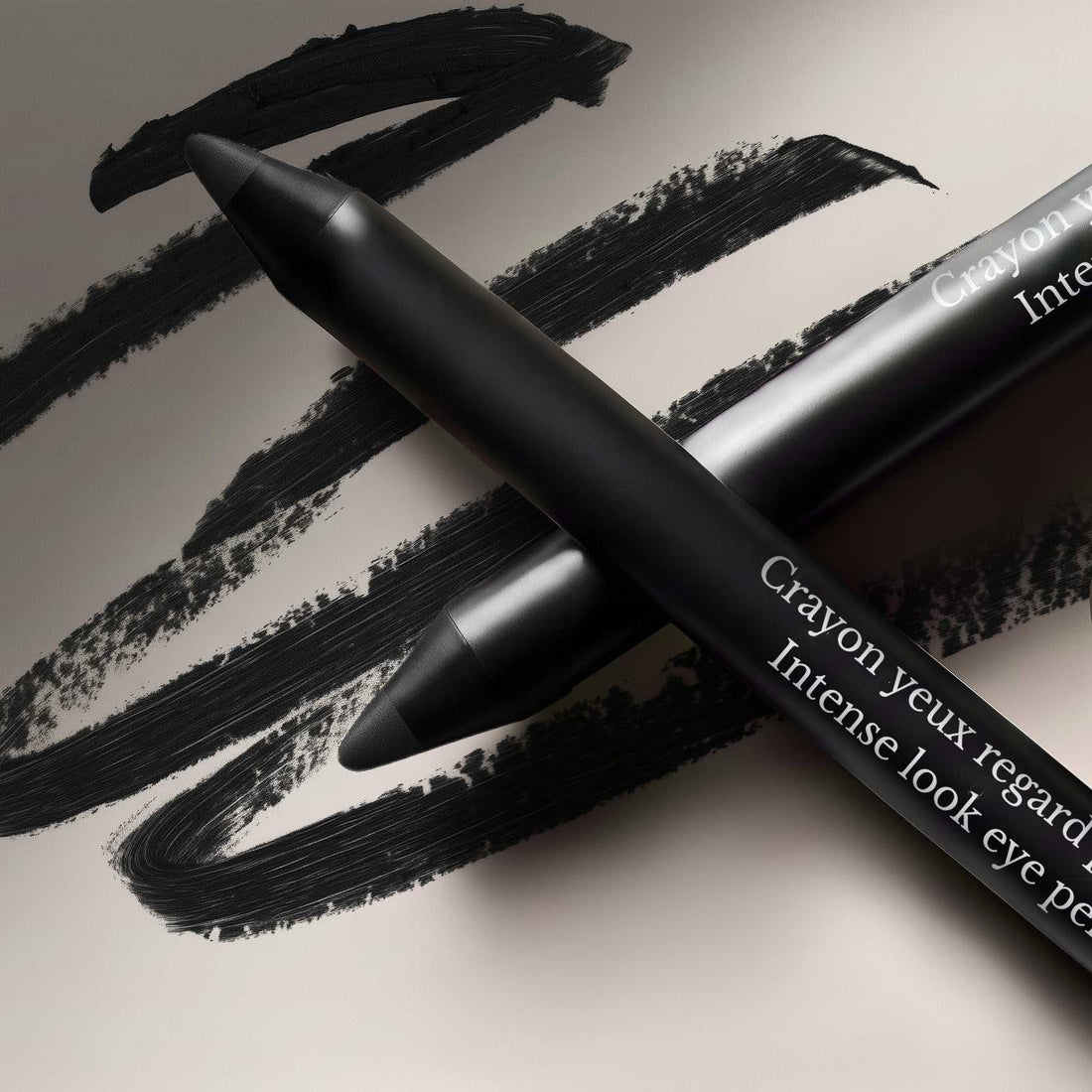 Crayon yeux regard profond - 10 noir essentiel